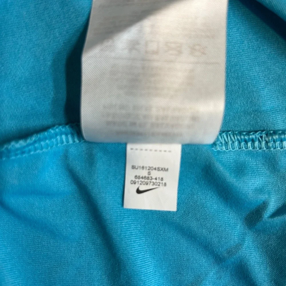 Nike Womens Dri-FIT V-Neck Athletic T-Shirt Turquoise Blue Small 684683-418